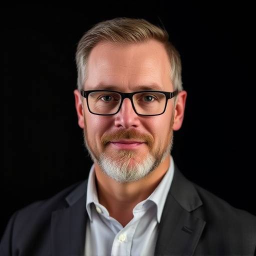 A professional headshot of Henry Thomas, a project management instructor.